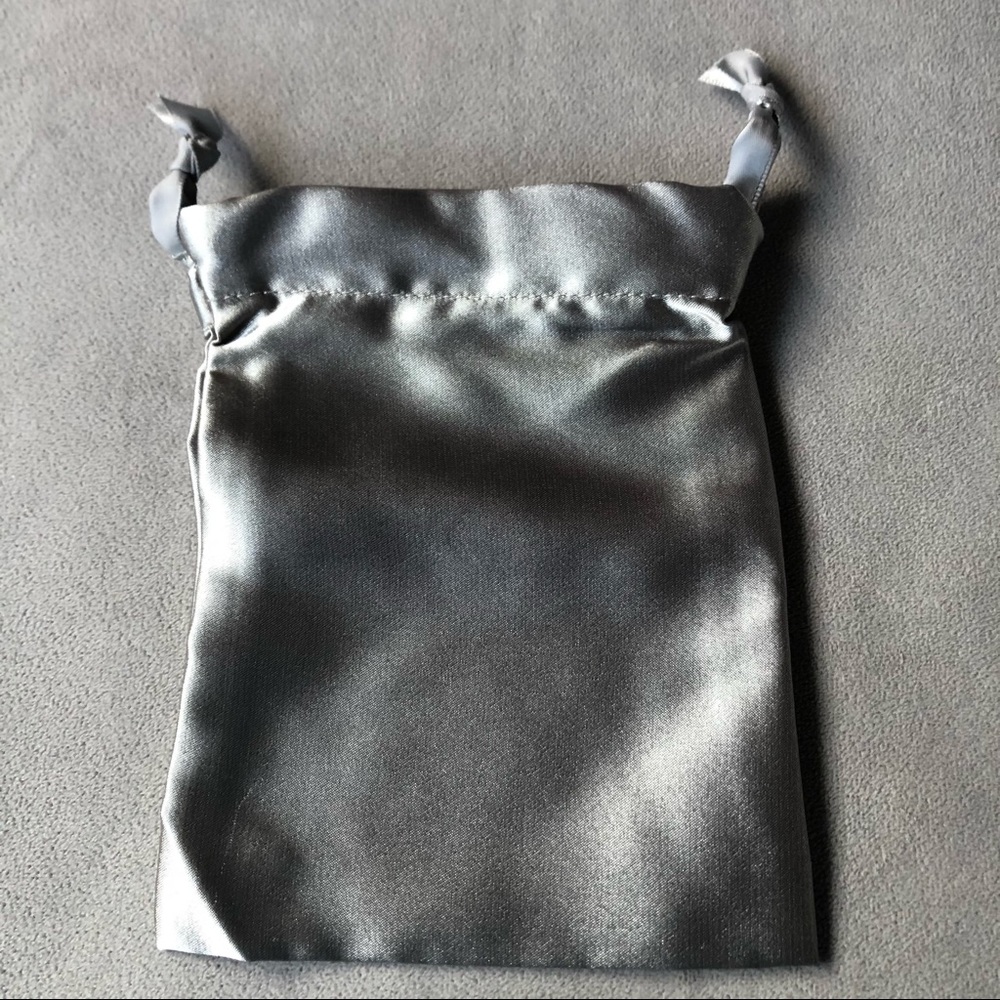 Silver Grey Sleep Mask with Drawstring Bag ~ Brand New! - Picture 4 of 5